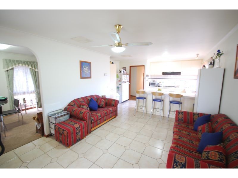 15 Hoysted Avenue, Cranbourne North VIC 3977