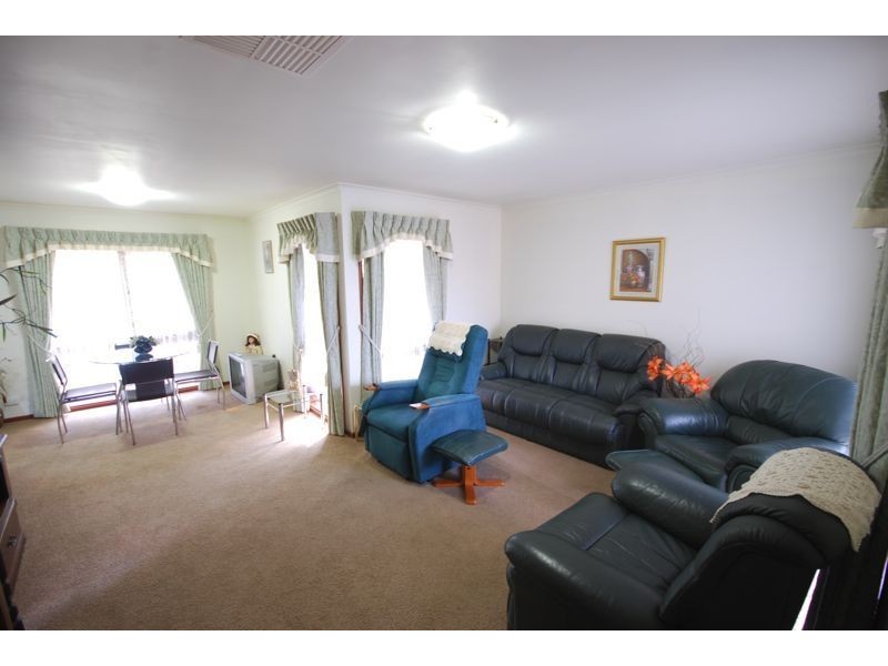 15 Hoysted Avenue, Cranbourne North VIC 3977