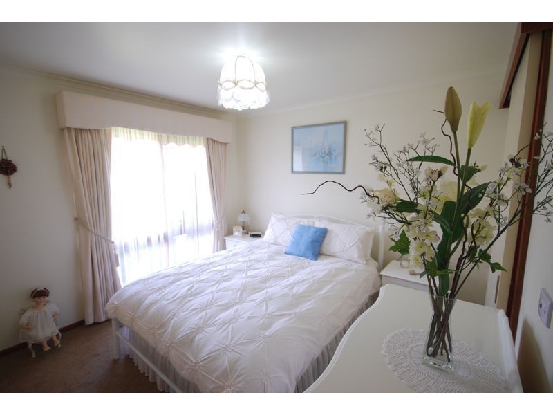 15 Hoysted Avenue, Cranbourne North VIC 3977