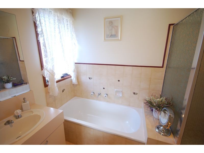 15 Hoysted Avenue, Cranbourne North VIC 3977