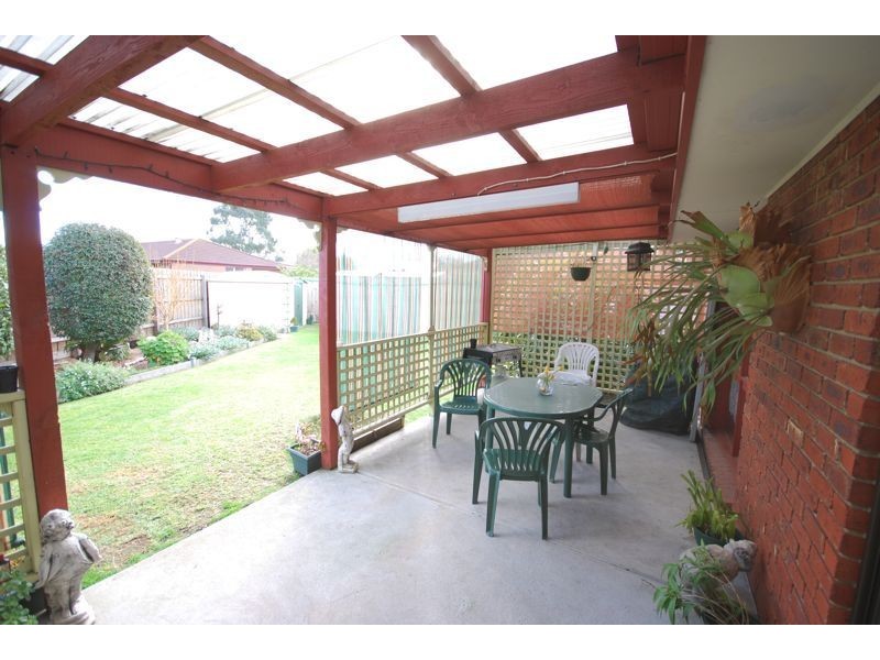 15 Hoysted Avenue, Cranbourne North VIC 3977