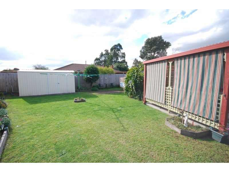 15 Hoysted Avenue, Cranbourne North VIC 3977