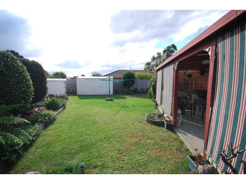 15 Hoysted Avenue, Cranbourne North VIC 3977