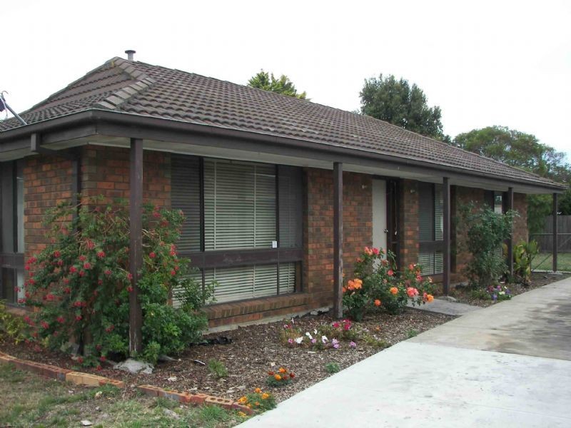 6 Geoffrey Court, Cranbourne VIC 3977