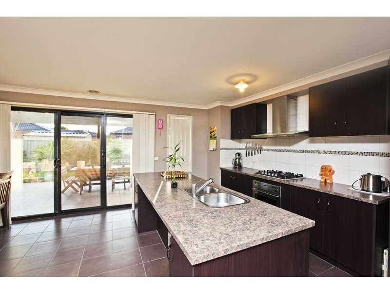 15 Maddock Drive, Cranbourne East VIC 3977