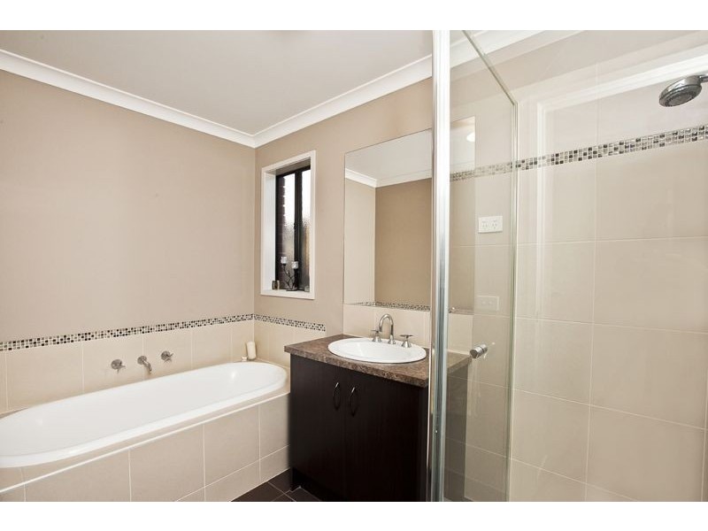 15 Maddock Drive, Cranbourne East VIC 3977