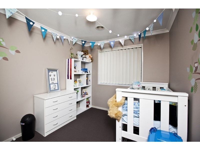 15 Maddock Drive, Cranbourne East VIC 3977