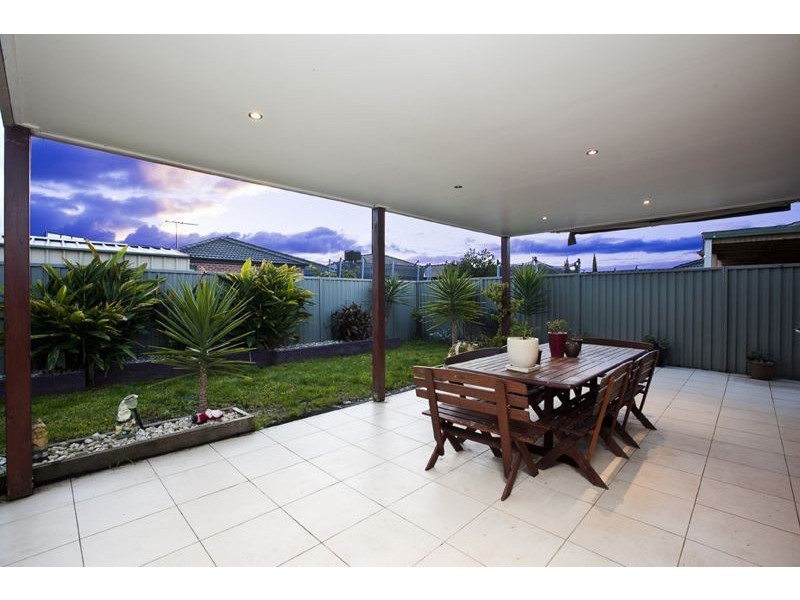 15 Maddock Drive, Cranbourne East VIC 3977