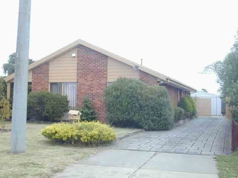7 Jamie Close, Cranbourne VIC 3977