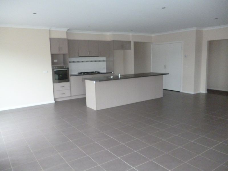47 Yammerbrook Way, Cranbourne East VIC 3977