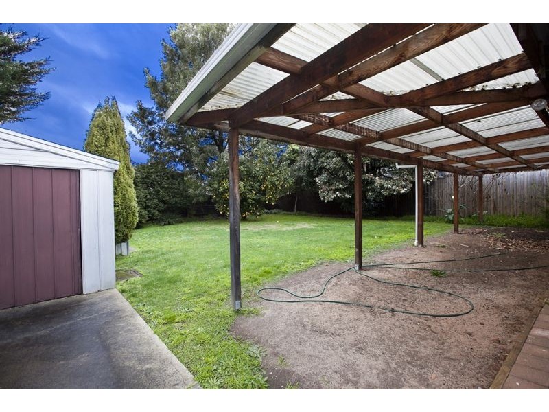 97 Lesdon Avenue, Cranbourne VIC 3977