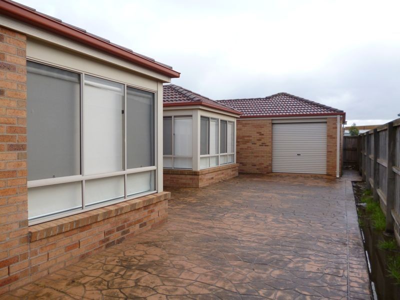 12 Silky Oak Drive, Cranbourne North VIC 3977