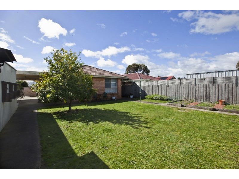6 Allemby Drive, Cranbourne West VIC 3977