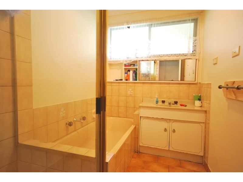 16 Chomley Street, Cranbourne VIC 3977