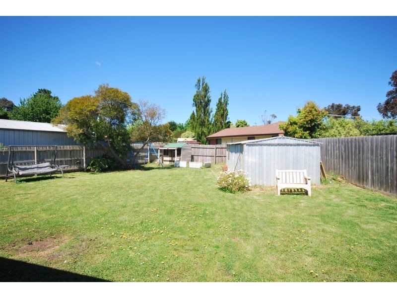 16 Chomley Street, Cranbourne VIC 3977