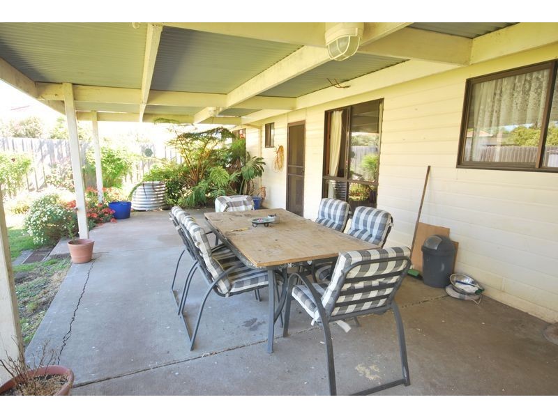 16 Chomley Street, Cranbourne VIC 3977