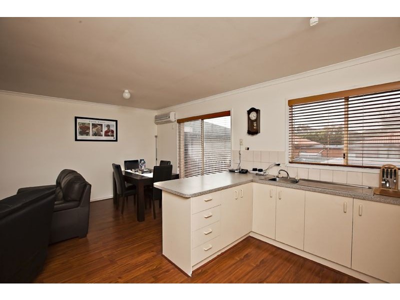 2/56 Fairbairn Road, Cranbourne VIC 3977