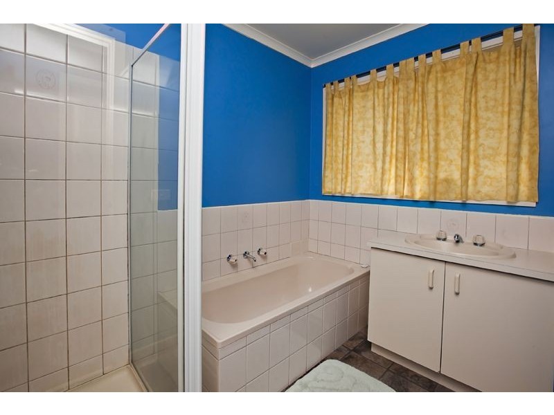 2/56 Fairbairn Road, Cranbourne VIC 3977