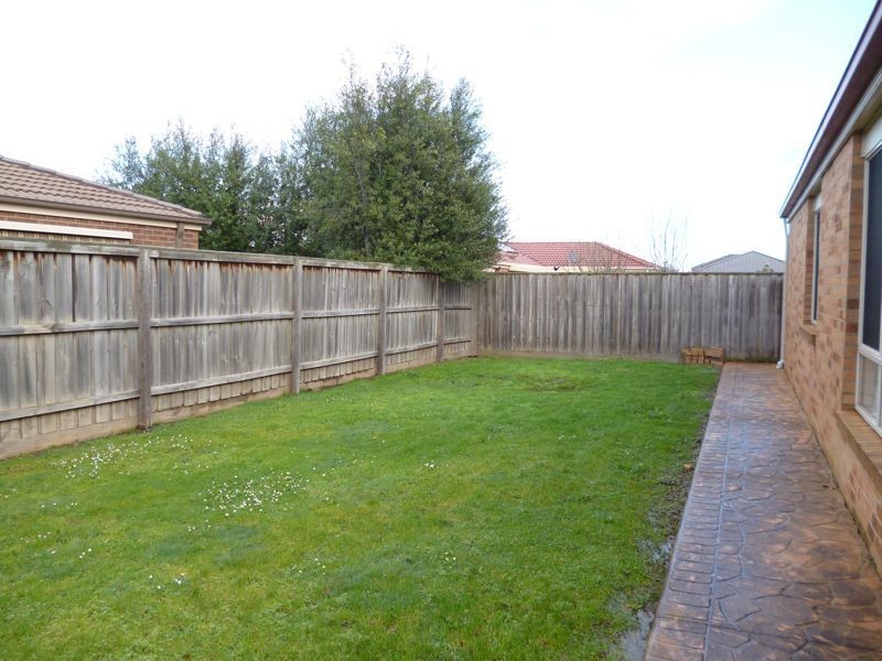 12 Silky Oak Drive, Cranbourne North VIC 3977