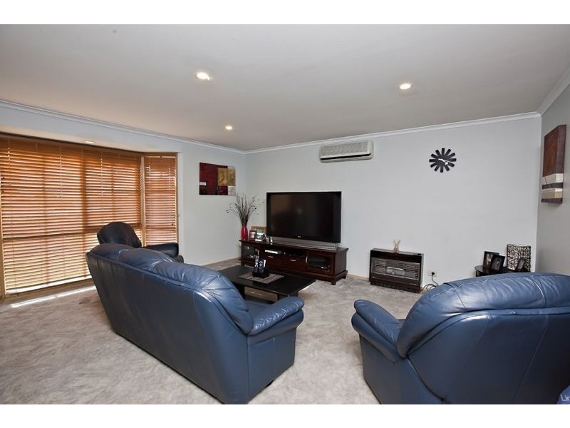 4 Kingsvale Court, Cranbourne VIC 3977