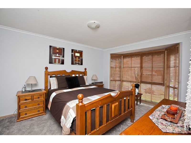 4 Kingsvale Court, Cranbourne VIC 3977