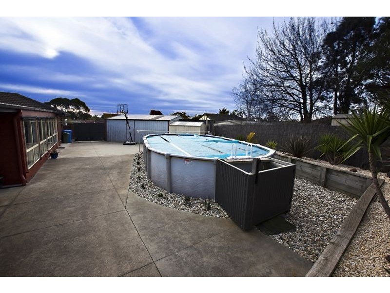 4 Kingsvale Court, Cranbourne VIC 3977