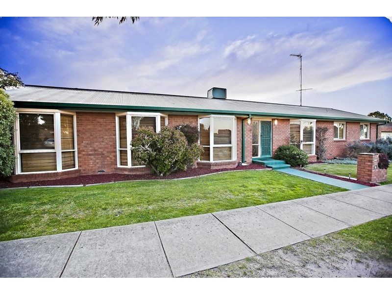 18 Waverley Park Drive, Cranbourne North VIC 3977