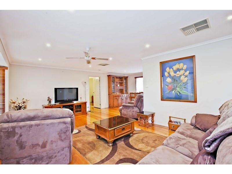 18 Waverley Park Drive, Cranbourne North VIC 3977