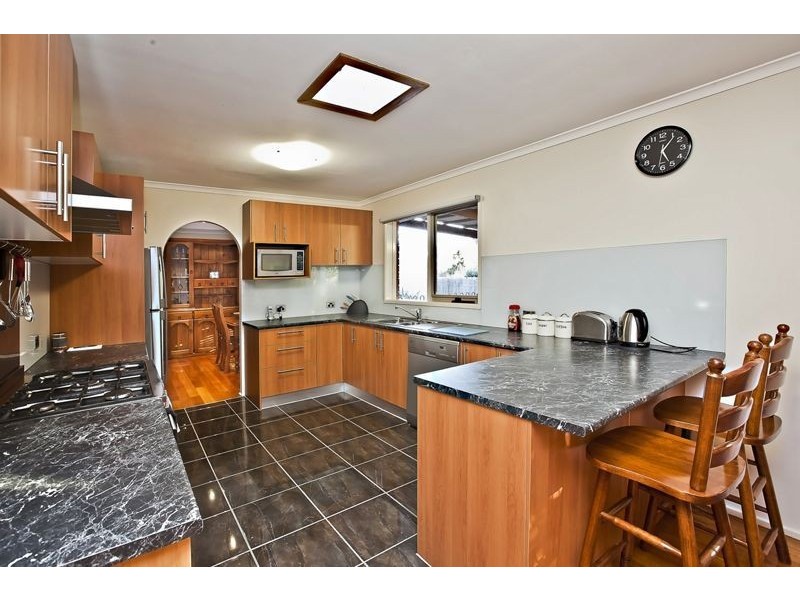 18 Waverley Park Drive, Cranbourne North VIC 3977