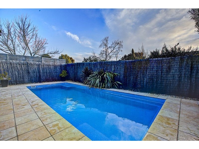 18 Waverley Park Drive, Cranbourne North VIC 3977