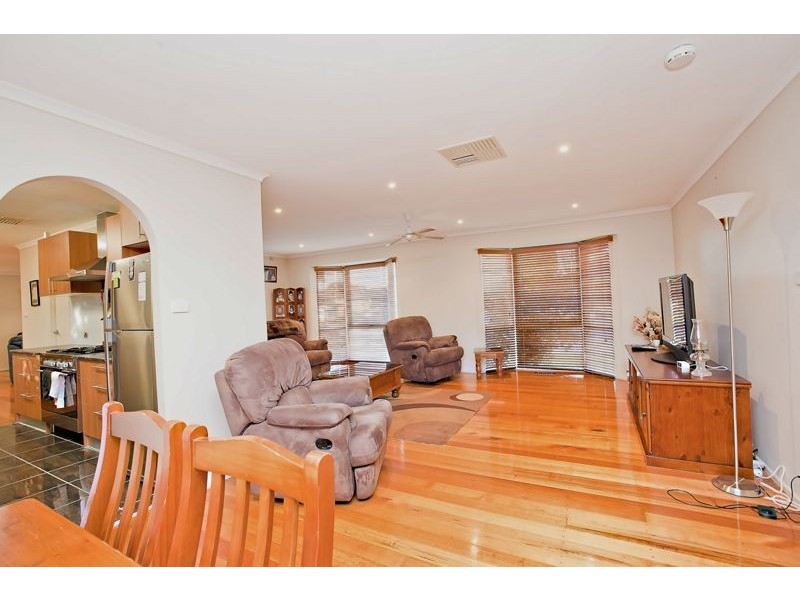 18 Waverley Park Drive, Cranbourne North VIC 3977