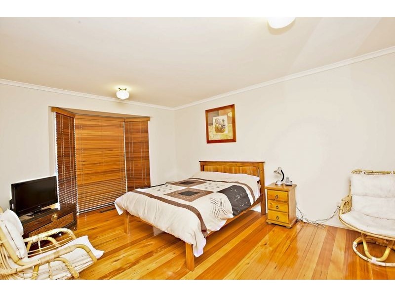 18 Waverley Park Drive, Cranbourne North VIC 3977