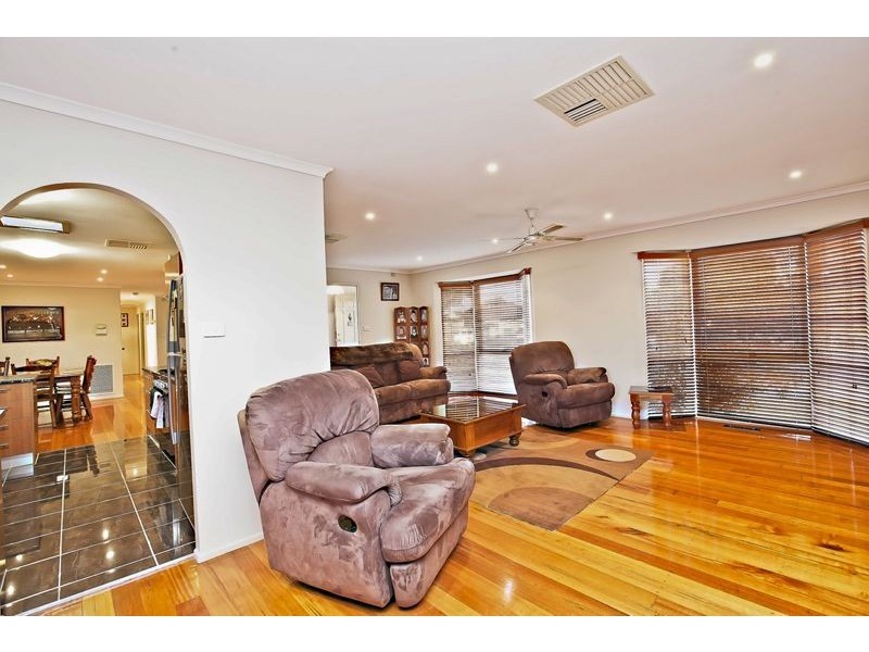 18 Waverley Park Drive, Cranbourne North VIC 3977