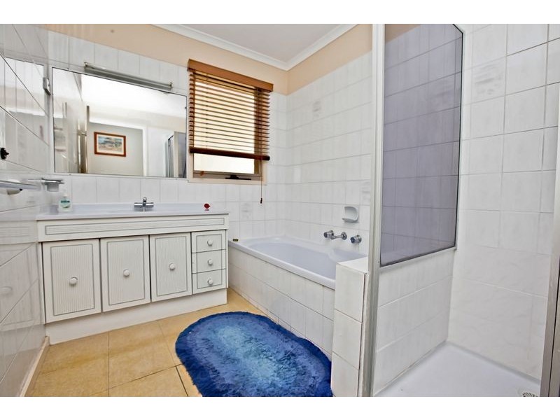 18 Waverley Park Drive, Cranbourne North VIC 3977