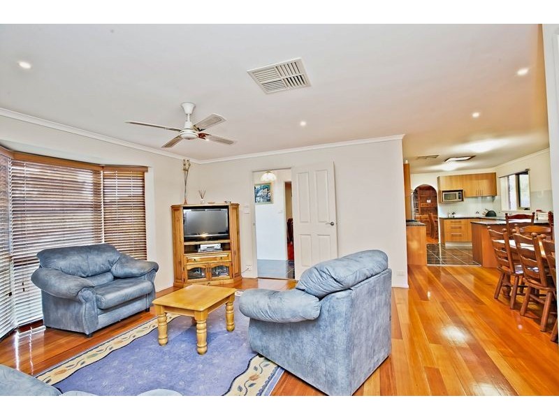 18 Waverley Park Drive, Cranbourne North VIC 3977