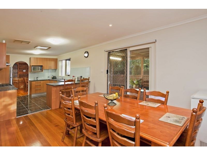 18 Waverley Park Drive, Cranbourne North VIC 3977