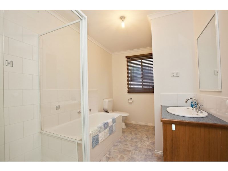 40 Stephellen Way, Cranbourne West VIC 3977