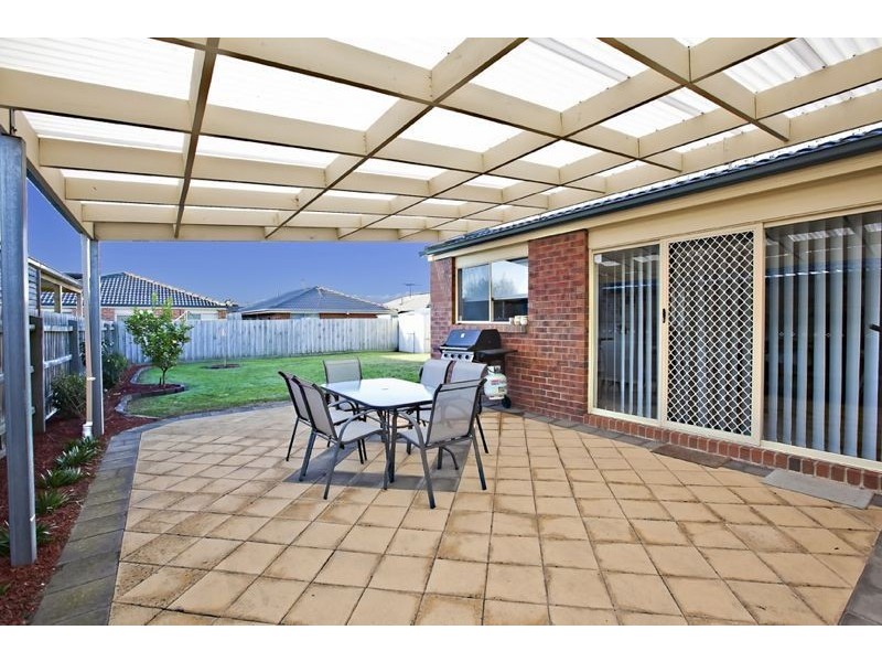 40 Stephellen Way, Cranbourne West VIC 3977