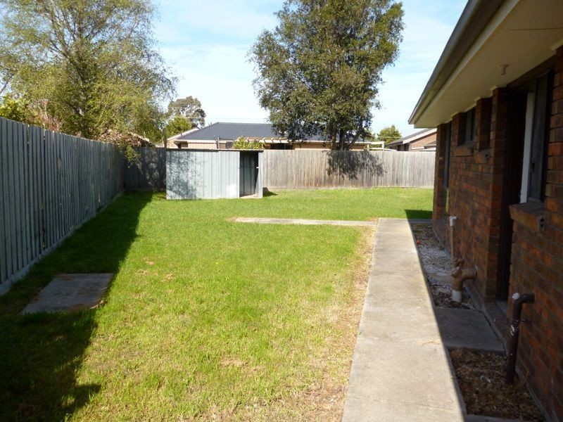 6 Geoffrey Court, Cranbourne VIC 3977