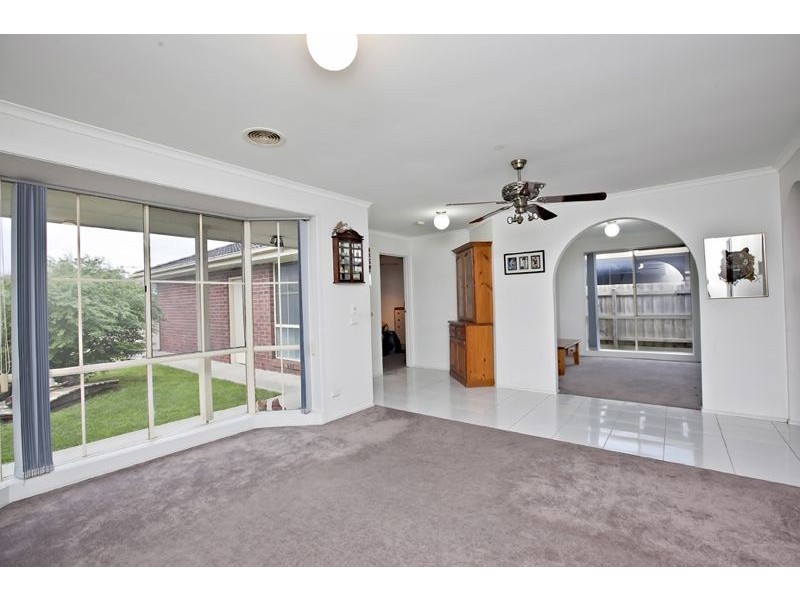 2 Nyah Place, Cranbourne West VIC 3977