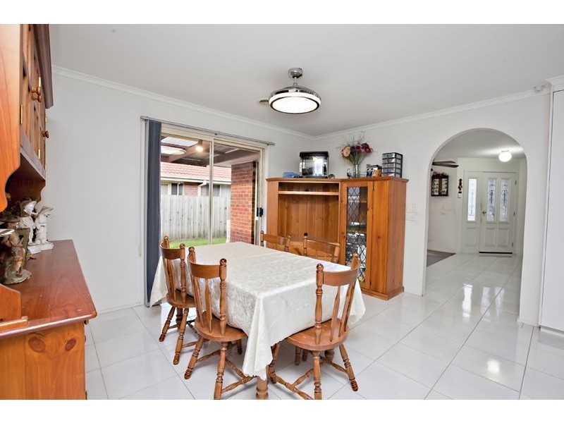 2 Nyah Place, Cranbourne West VIC 3977