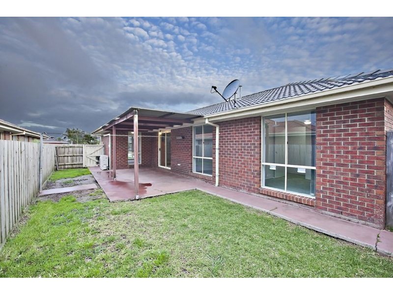 2 Nyah Place, Cranbourne West VIC 3977