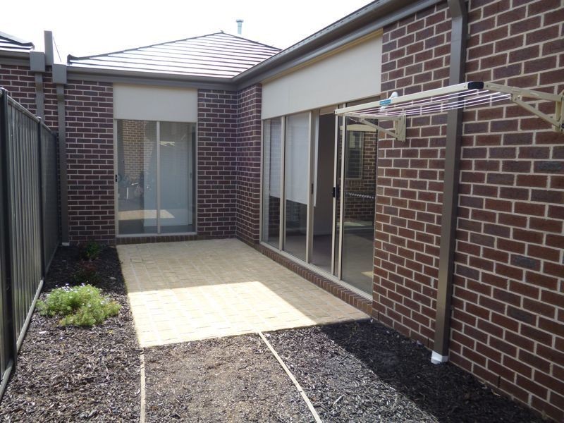 4 Tolpis Lane, Cranbourne North VIC 3977