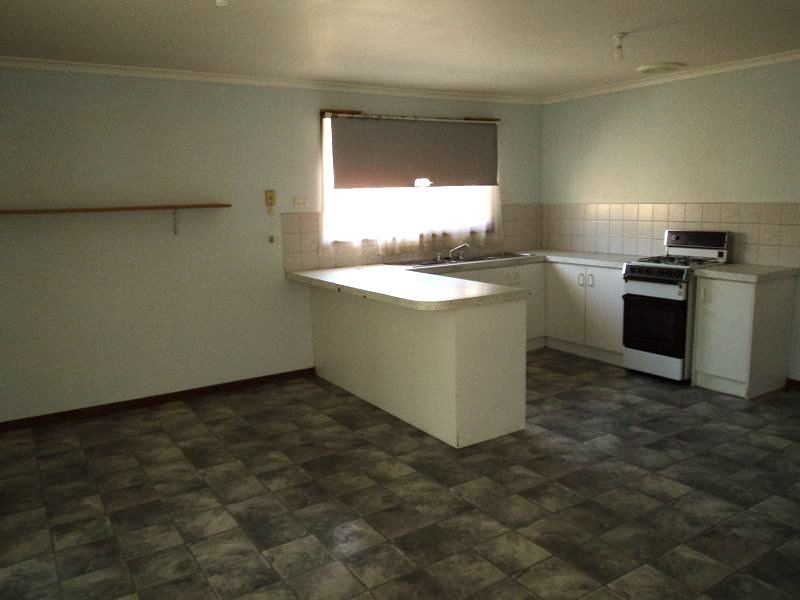 32 Elandra Way, Cranbourne West VIC 3977