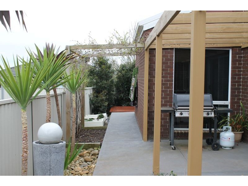 3 Aveley Place, Cranbourne East VIC 3977