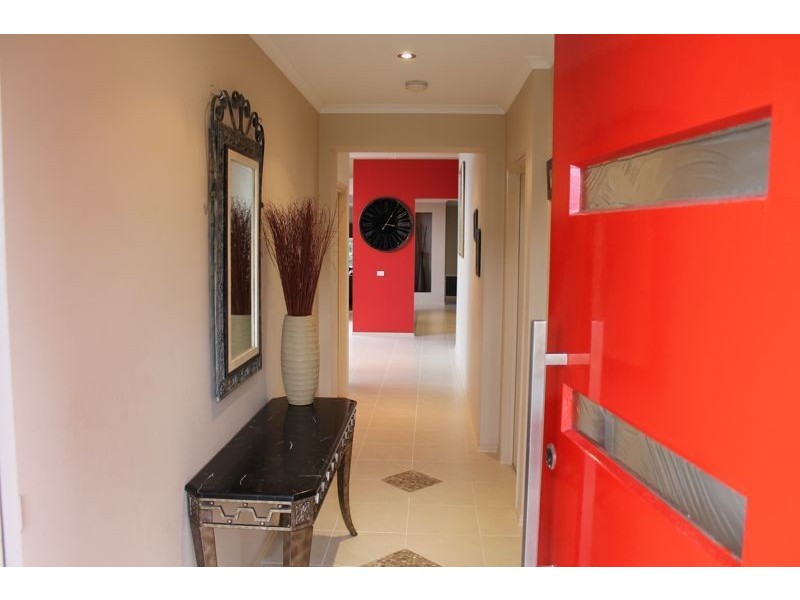 3 Aveley Place, Cranbourne East VIC 3977