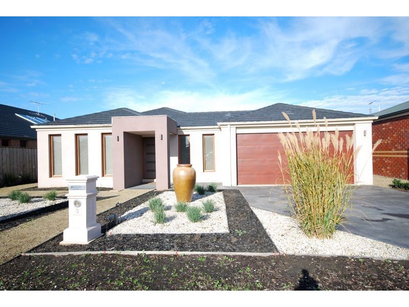 5 Merion Vista, Cranbourne VIC 3977