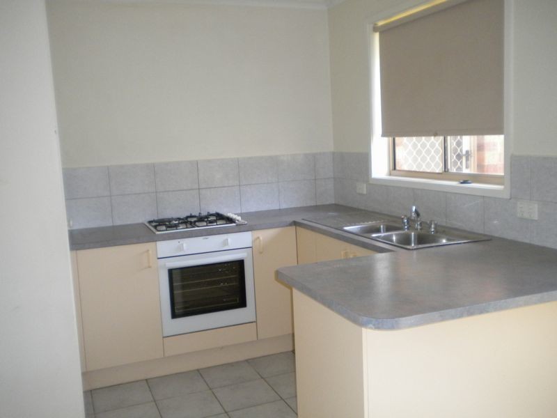 1/9 Iris Close, Cranbourne North VIC 3977