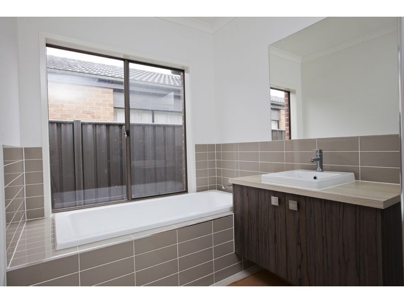 14 Charlock Drive, Cranbourne North VIC 3977