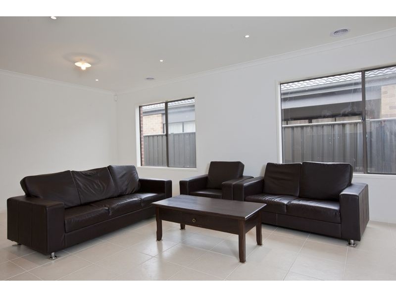 14 Charlock Drive, Cranbourne North VIC 3977